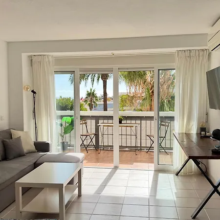 - Costa Del Sol * טורמולינוס